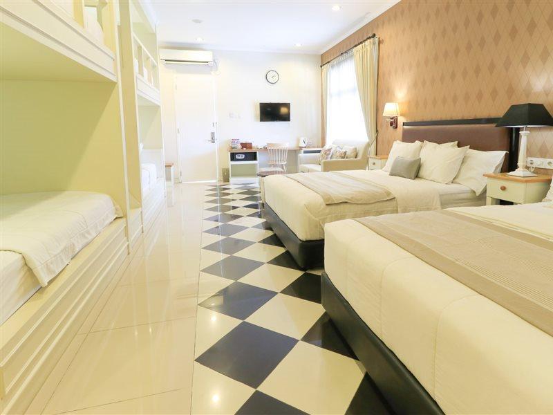 סוראבאיה Home Guesthouse מראה חיצוני תמונה